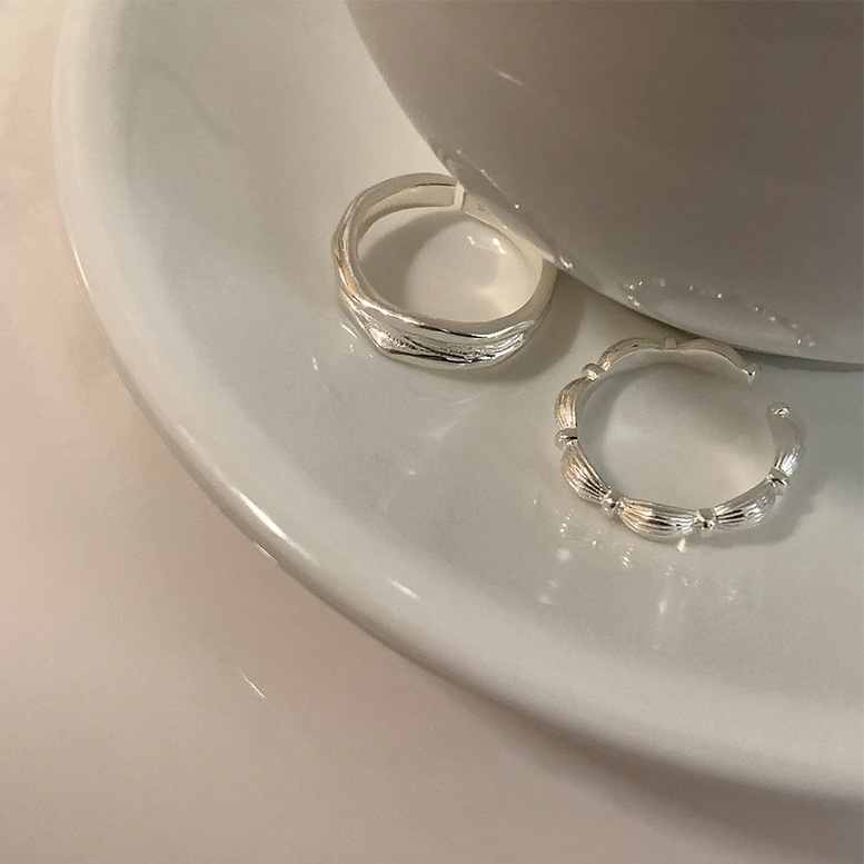 The ins niche design texture S925 sterling silver ring is a simple, luxurious and high-end index finger ring for women. It can be adjusted pic 3