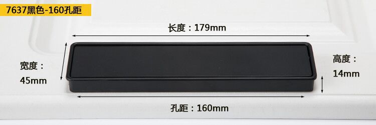 The black invisible handle of the tatami is embedded with the drawer handles of the cabinets and wardrobes. The sliding door is equipped with a golden concealed embedded handle pic 61