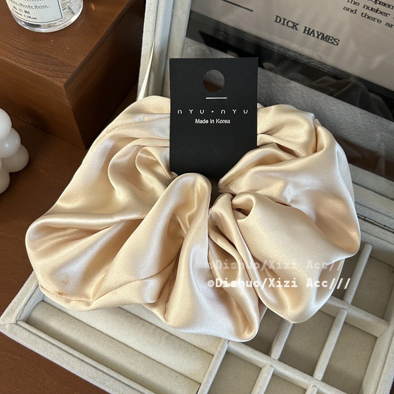 High-quality, retro large intestine hair band with a large 18cm diameter satin finish, exuding a fashionable and high-end vibe. Large intestine hair band headband pic 12