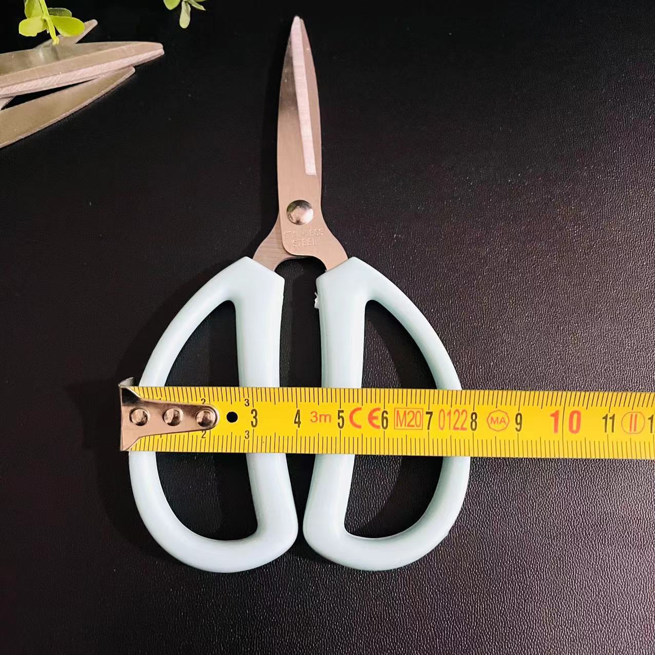 【 Zone 2-8 】 Small blue Scissors 900 yuan per piece. Small blue scissors, plastic scissors, paper-cutting, office cutting, sewing, hand scissors, business opening scissors, daily household scissors, 2 yuan per batch pic 5