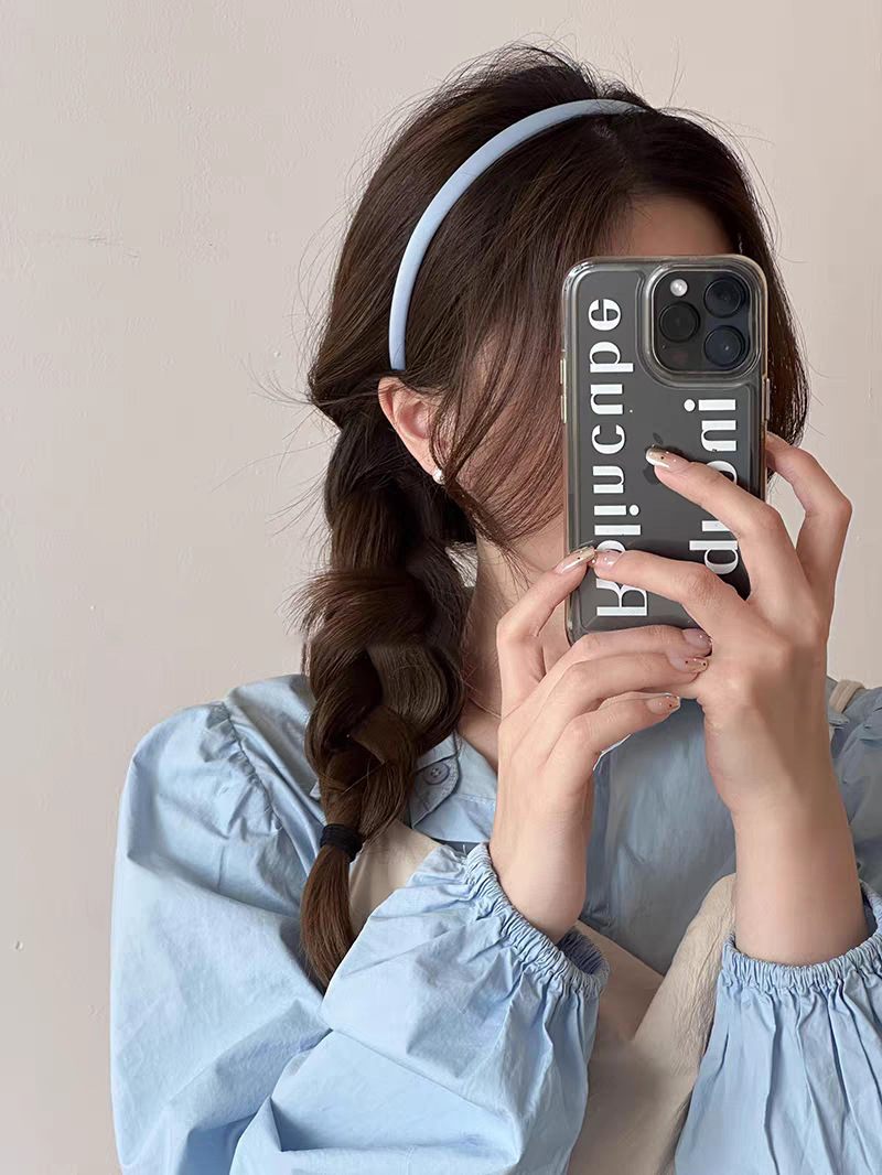 The 2025 new Korean simple blue thin hairband is a versatile accessory for women when they go out. It can be used for washing the face, pressing the hair, bundling the hair, hairpins and hair accessories pic 5