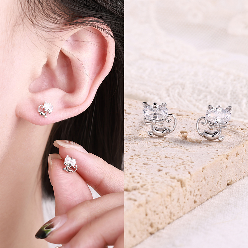 Zhuoheng Select s925 sterling silver Maneki Neko stylish Earrings with a unique and high-end feel, light luxury and compact pic 2