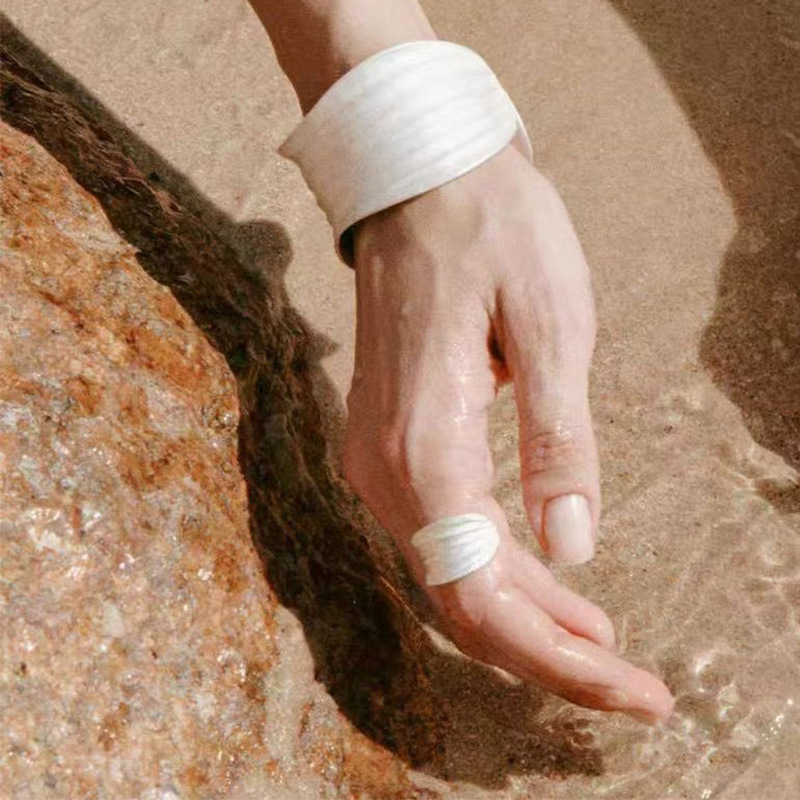 秋冬新款肌理叶脉开口手镯戒指女小众设计高级感宽版纹理指戒手环详情6