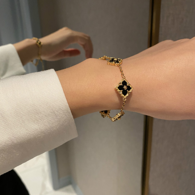 European and American ins 18K gold-plated four-leaf clover bracelet for women, diamond-shaped white mother-of-pearl five-flower bracelet for women, French high-end style pic 6