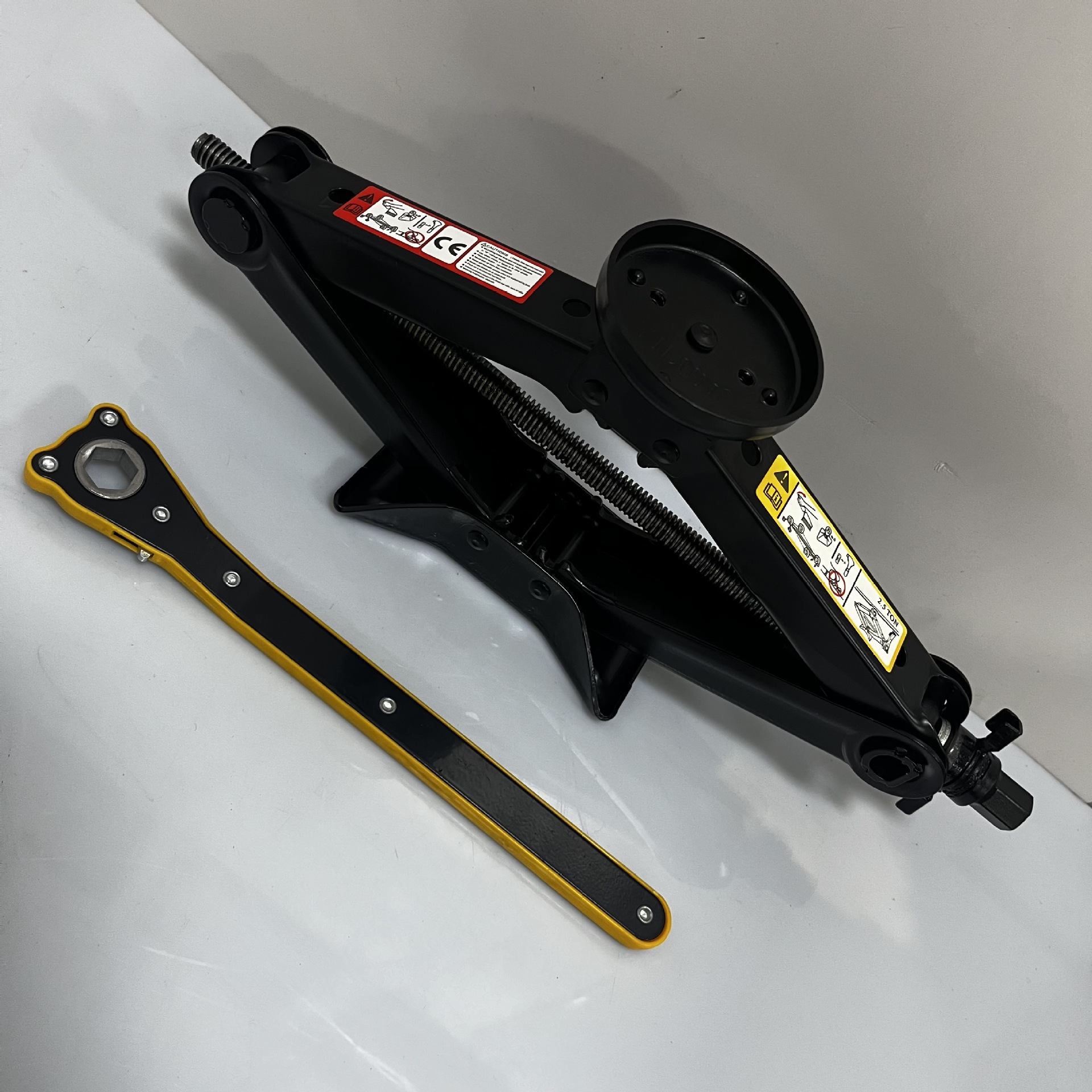 The new YILUN brand Tesla car scissor jack, a universal and labor-saving jack, is suitable for all family car models pic 17