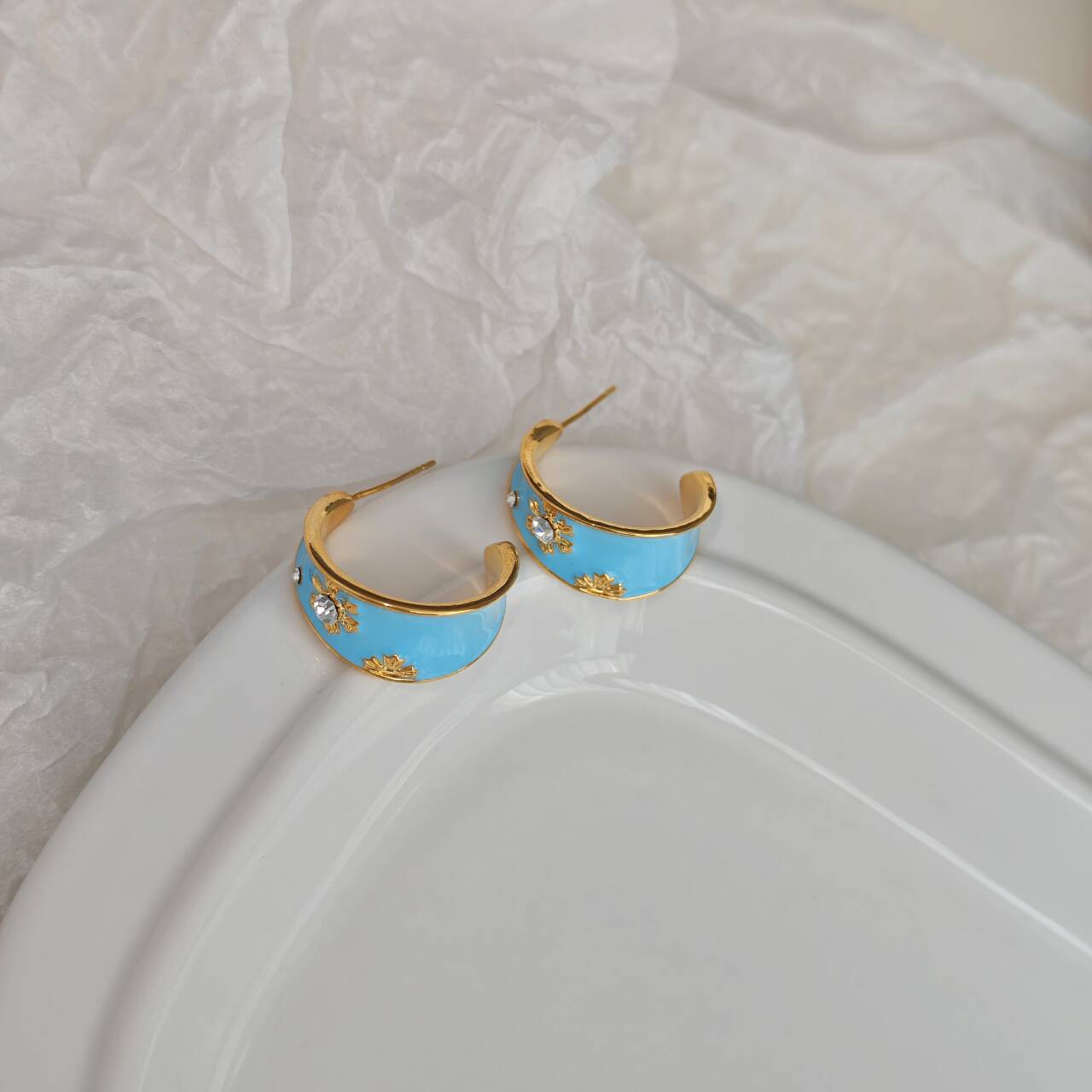 Niche ins minimalist colored drip glaze dopamine earrings, gentle and creamy C-shaped blue large circle ear rings for round faces pic 85