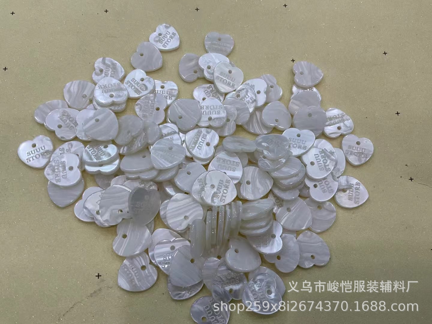 新品爆款仿贝树脂红色双孔服装辅料毛衣袜子针织衫上衣DIY装饰标详情3