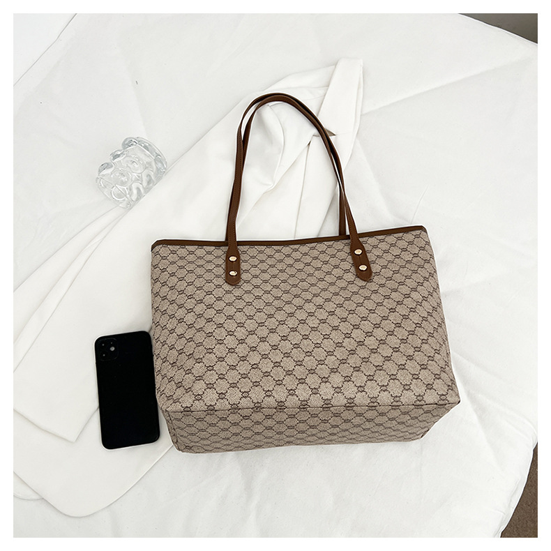A simple and fashionable large-capacity bag for women in 2025, a trendy six-year tote bag for women, a large-capacity single-shoulder bag for commuting pic 35