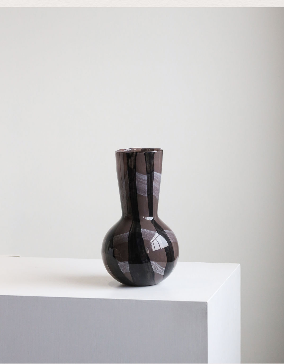 意式极简中古玻璃花瓶高级感摆件客厅插花餐桌复古水培器皿详情5