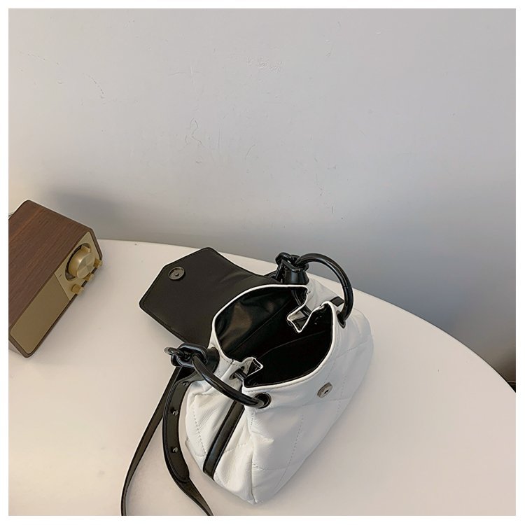 包包女2024新款菱格绣线拼接链条饺子包洋气潮流单肩斜挎手提包包详情21