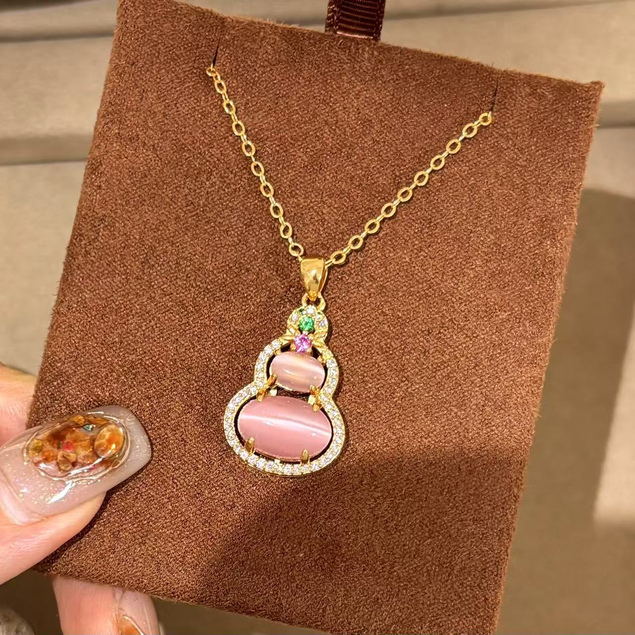 复古新中式粉色玉髓葫芦项链围镶锆石百搭优雅奢华设计小众锁骨链详情5
