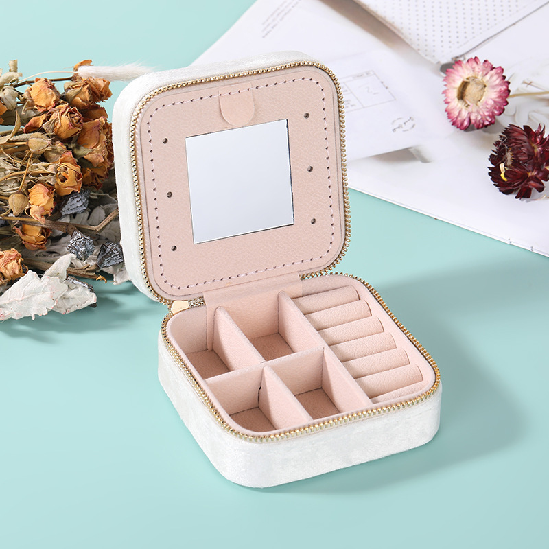 Wholesale of new portable velvet jewelry boxes, travel jewelry, rings, necklaces, stud earrings, and accessory storage boxes pic 5