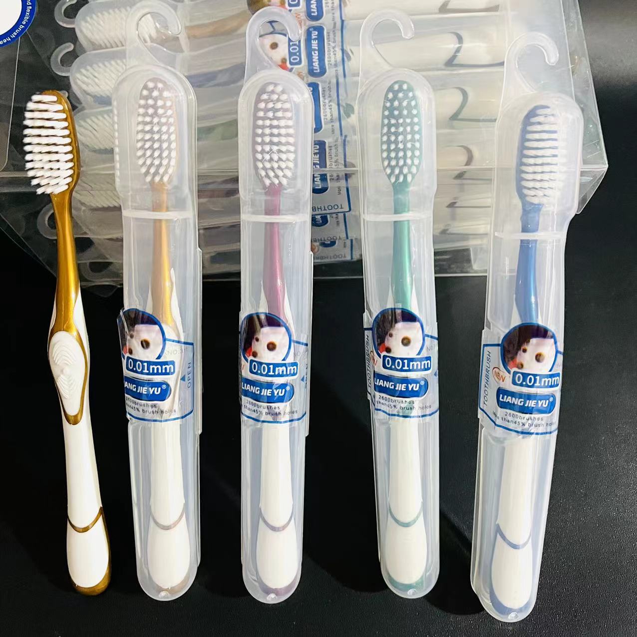 【 Zone 2-12 】3111 Toothbrushes: 20 yuan per box, 240 yuan per piece. 3111 toothbrushes with fine filaments and soft bristles, household and adult toothbrushes, individually packaged in boxes, 1 yuan or 2 yuan for wholesale pic 1