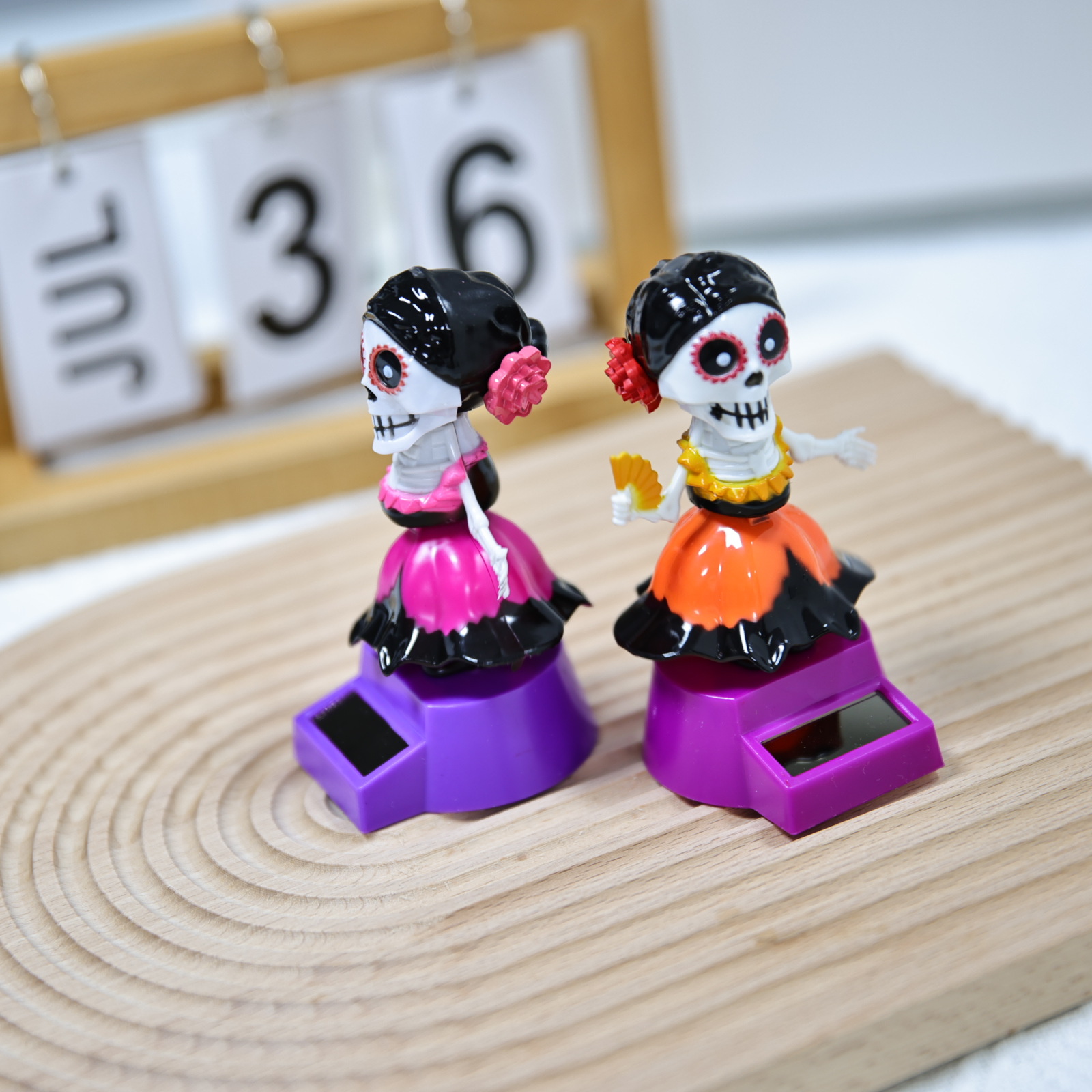 New Halloween car female version skull solar figment, Ghost Festival shaking head doll gift, ABS material manufacturer pic 4