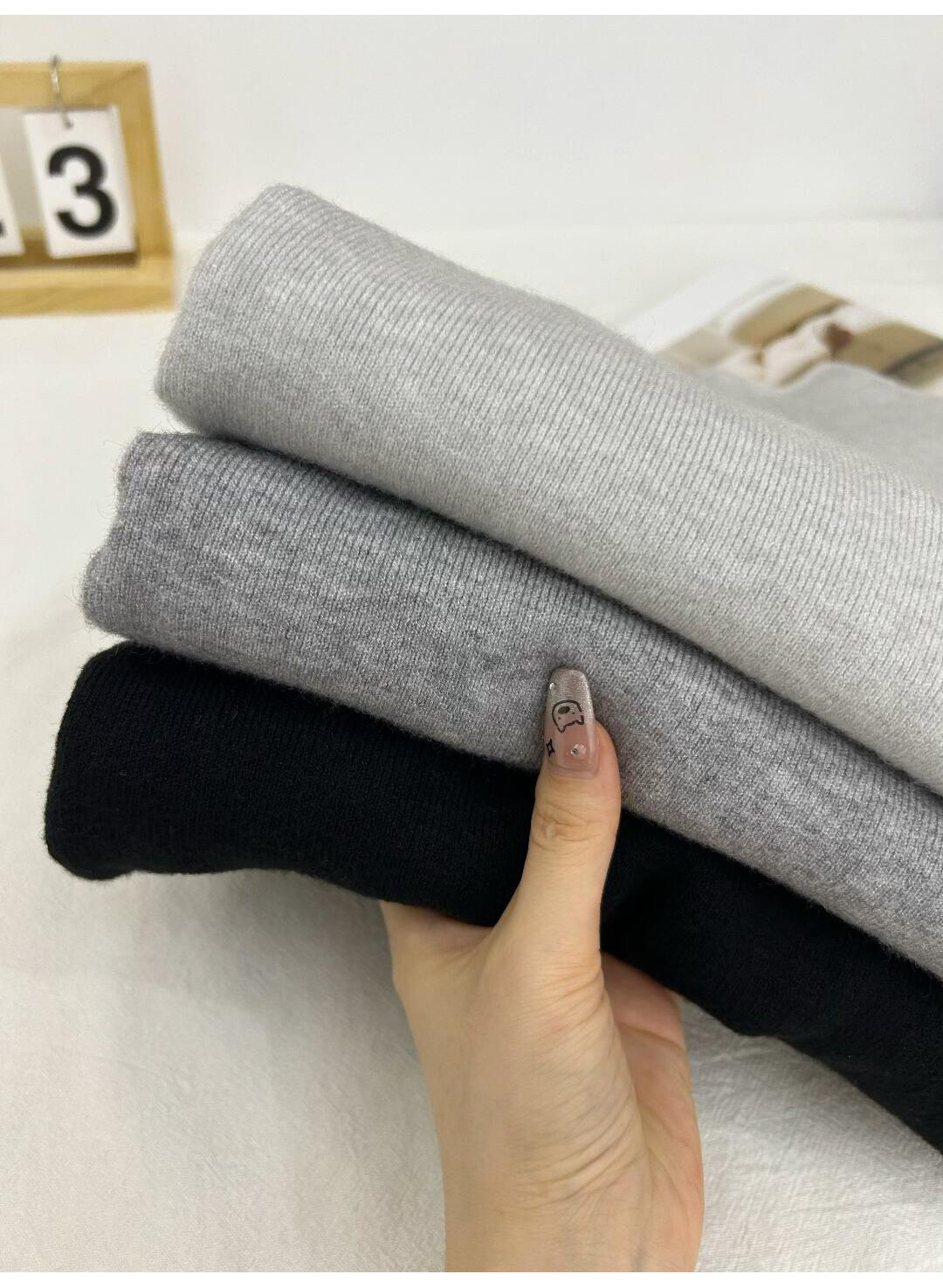 A small stand-up collar layering sweater with thickened fleece, a soft and soft base layer for women, a one-piece fleece inner layer for warmth in autumn and winter, long-sleeved pic 15