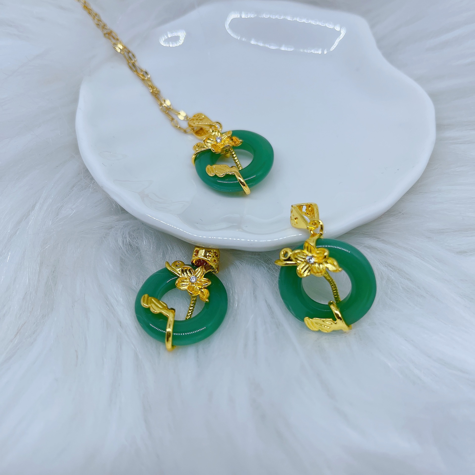 European and American cross-border fashion emerald oval light luxury cold style, niche copper-plated 18K gold versatile accessory pic 10