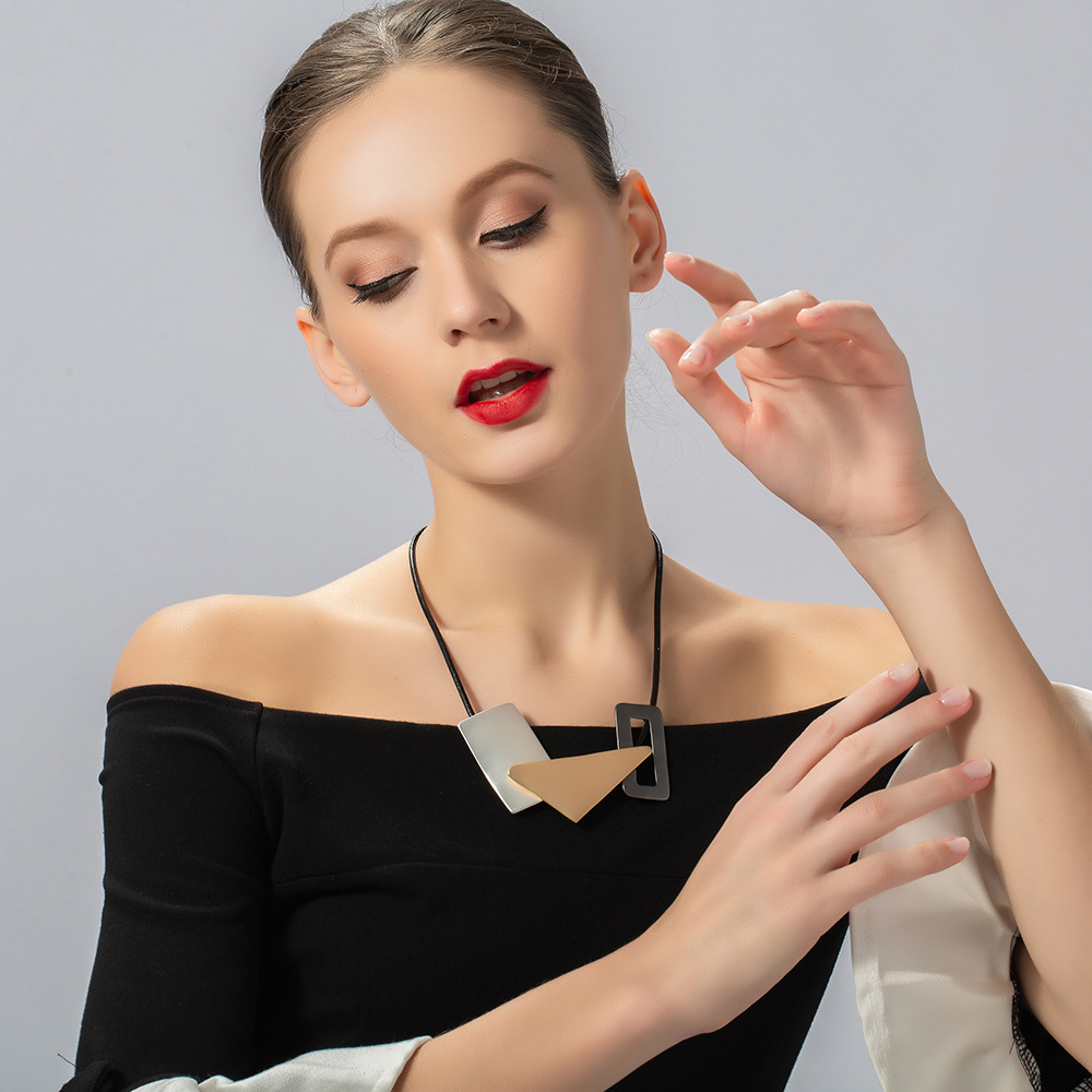 亚马逊爆款欧美流行秋冬时尚几何民族风异形撞色女士合金短项链详情4