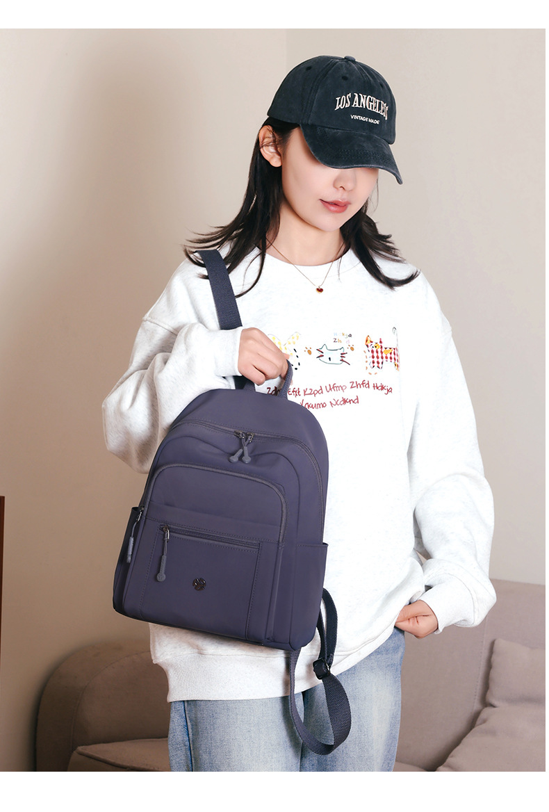 新款大容量双肩包百搭轻便尼龙包简约潮搭旅行包都市风靓丽背包详情21