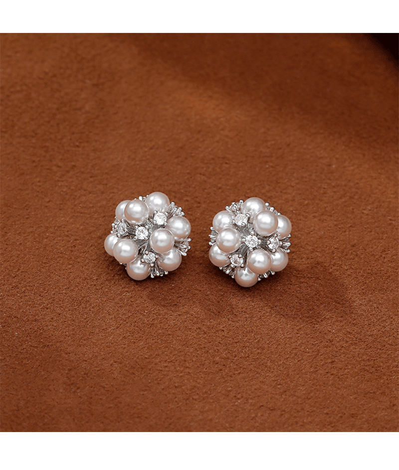 The pearl flower ball stud earrings, the same style as Zhao Lusi, are a light luxury and exquisite commuter small daily wear earrings. They were a bestseller in the 2026 live stream for women pic 4