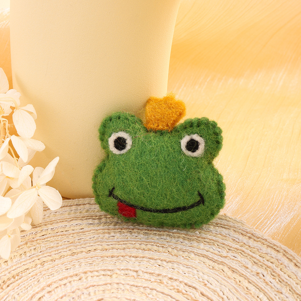 大嘴蛙纯手工羊毛毡胸针 绿豆蛙立体玩偶胸饰 尼泊尔胸针厂家批发详情9