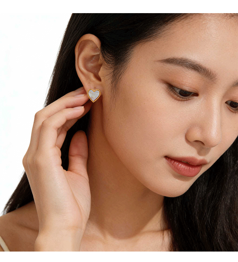 Hyacinth Lace heart-shaped stud earrings, natural white mother-of-pearl earrings, 2026 live-streaming bestsellers, light luxury, high-end and elegant earrings pic 7