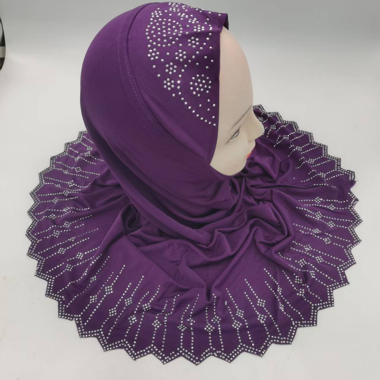 跨境货源水晶麻几何图烫钻激光边女式时尚包头帽头巾帽详情3