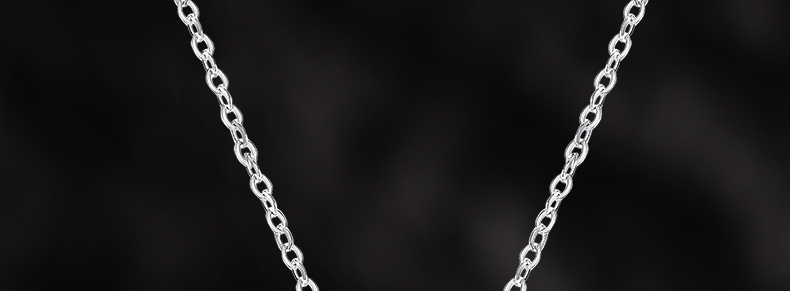 The S925 four-leaf Clover necklace, made of pure silver, is versatile and does not fade. It features a simple, luxurious and high-end design. It is a Mosan necklace pic 1