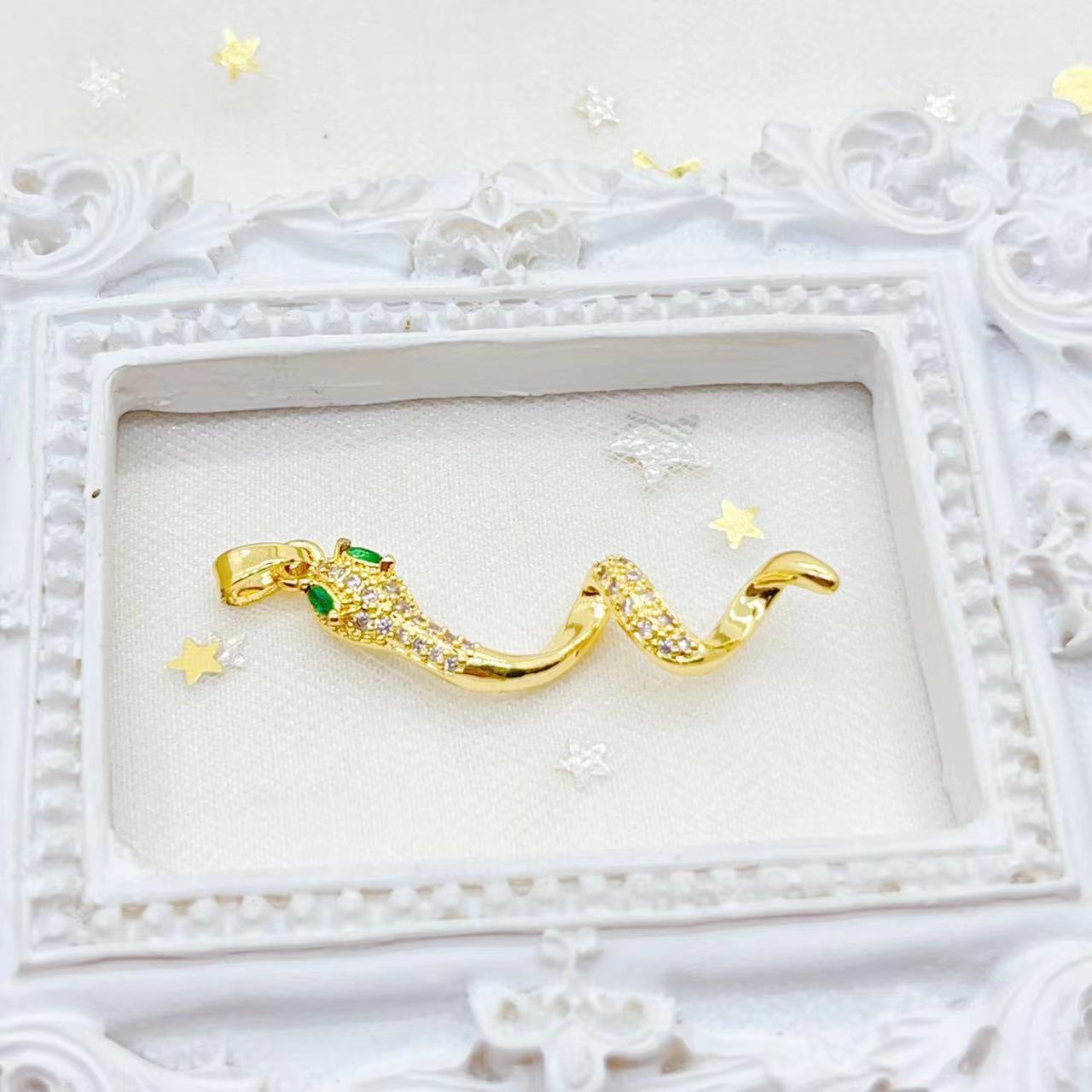Ins-style cold and aloof green-eye slightly inlaid snake-shaped light luxury individual fashion pendant accessories pic 2