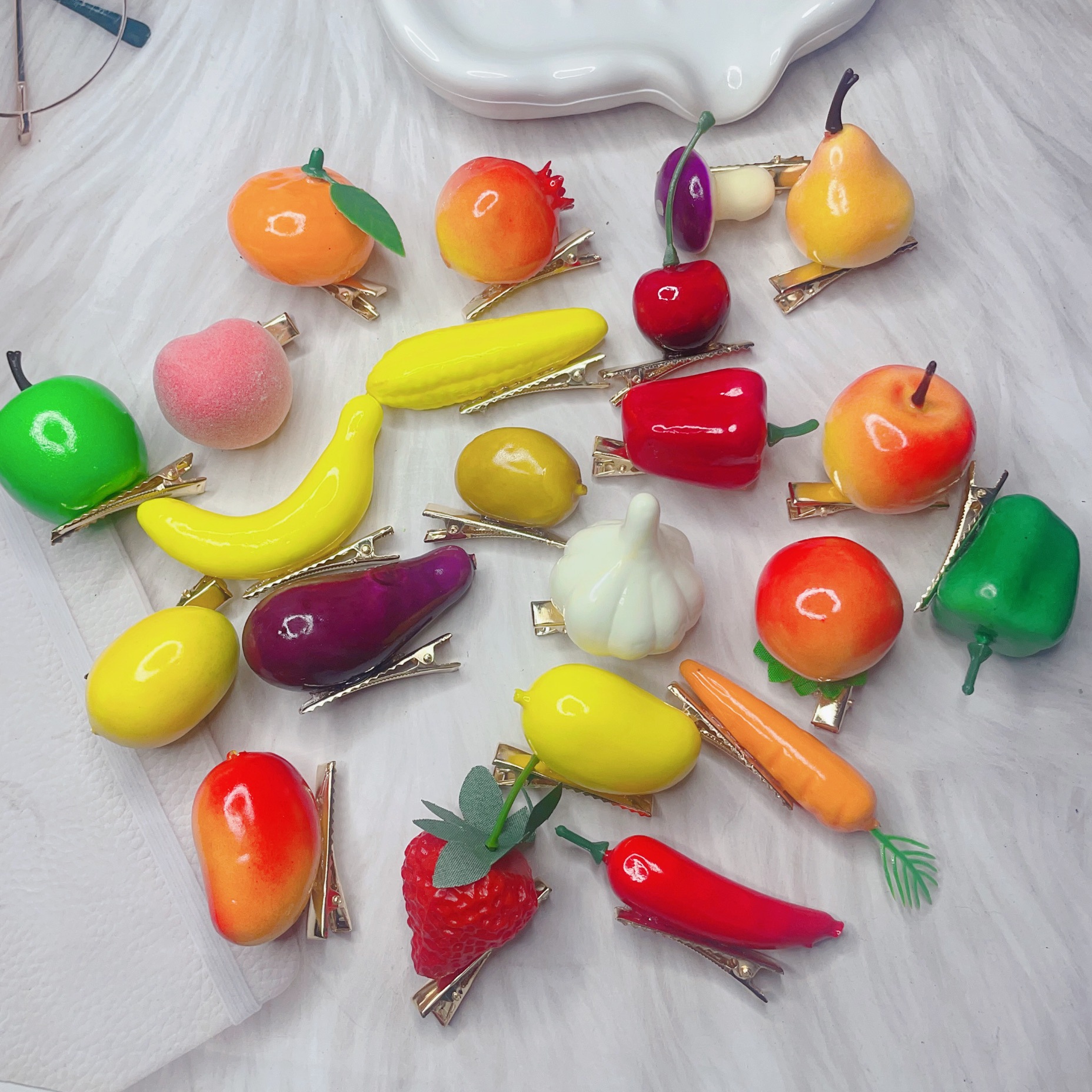 Wholesale of one-yuan hairpins for Internet celebrities, night market street stalls, hairpin accessories, small commodities for street vending, and high-quality duckbill clips and headwear pic 24