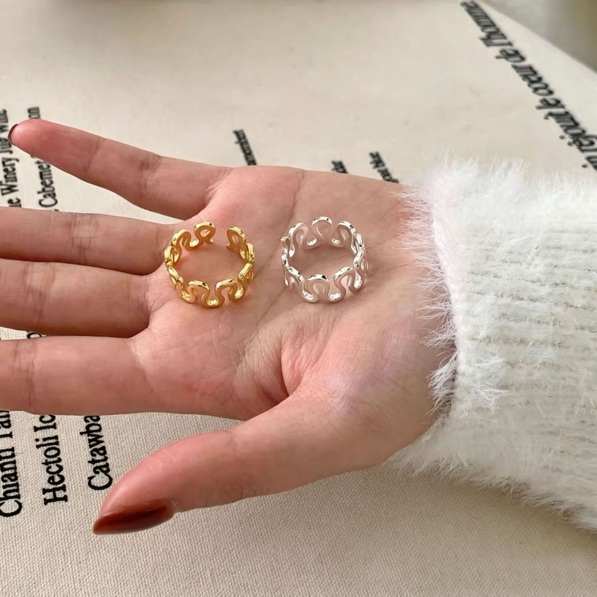 The entire s925 sterling silver wavy ring is unique and stylish for women, versatile for commuting, and features a simple line design with an open ring pic 4