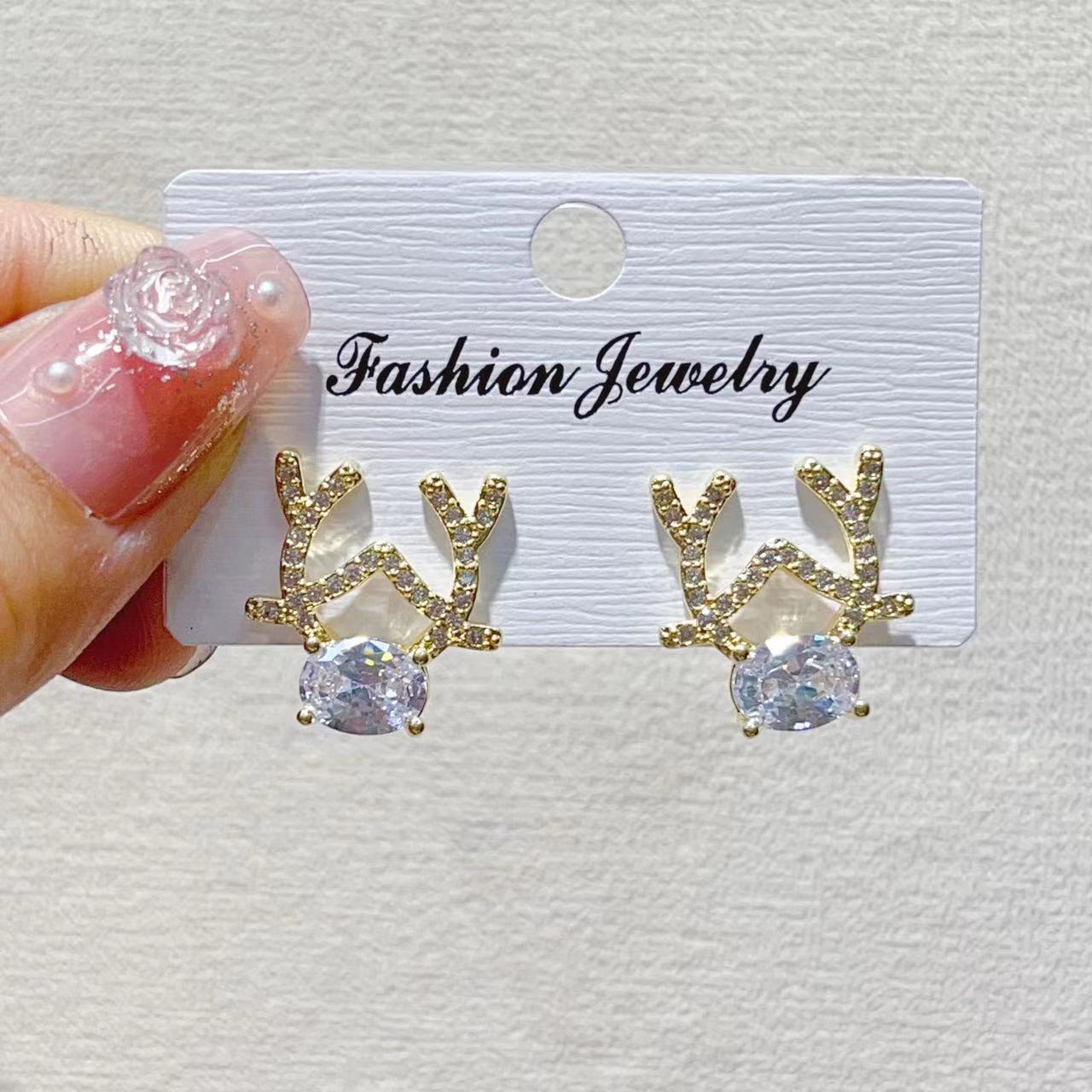 The trendy, light luxury, fresh smiley face, leaf, copper plated with real gold and slightly inlaid zircon, light luxury, niche design of INS ear studs pic 2