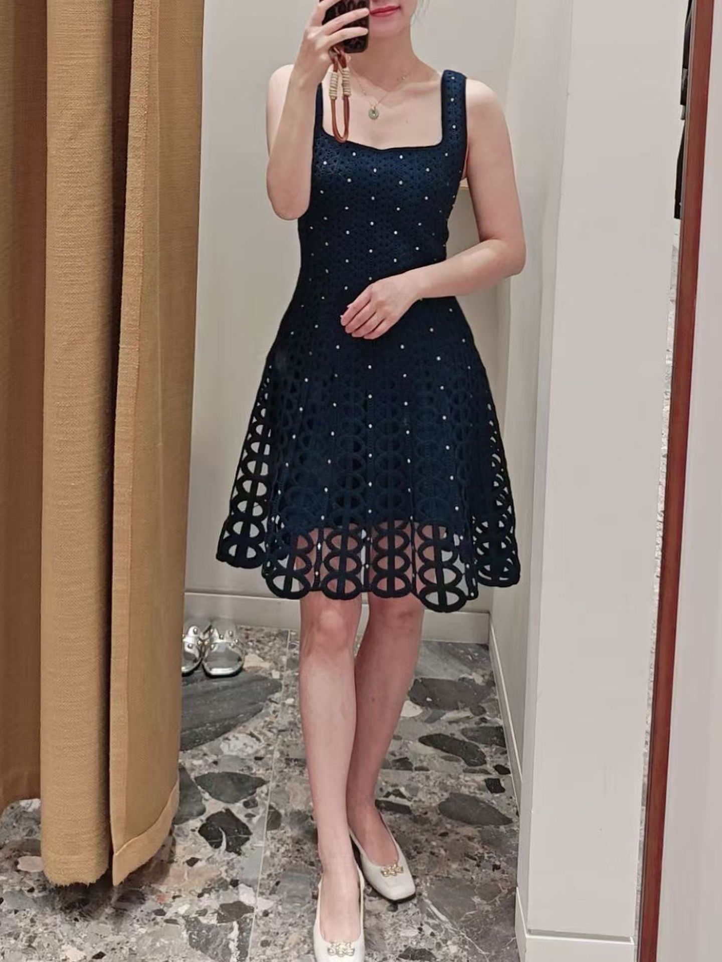 新中式M家 25高端新款女装春夏法式优雅修身显瘦方领吊带短款针织连衣裙详情6