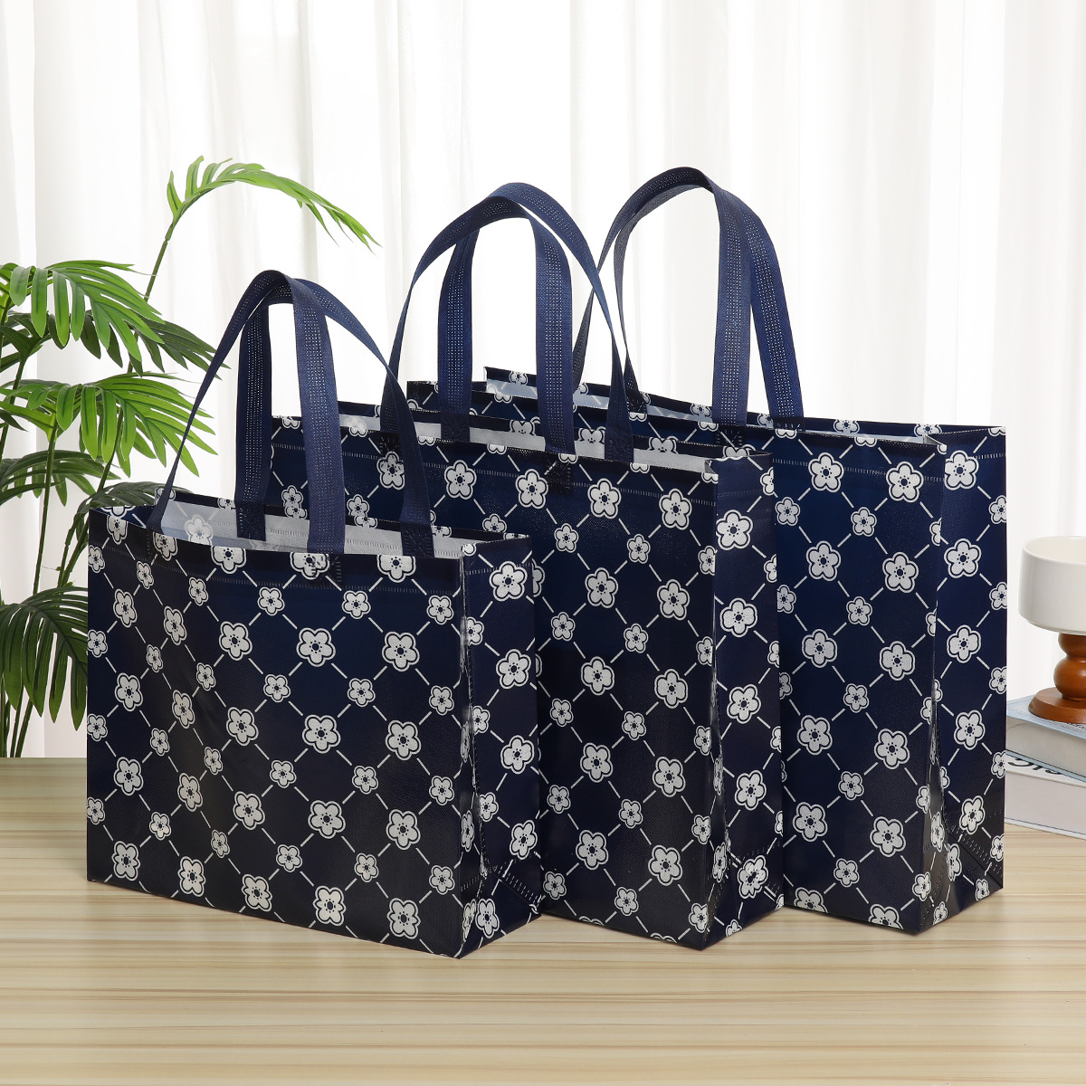 亚马逊跨境现货批发 圣诞时尚覆膜无纺布袋 购物手提袋 防水收纳袋 环保耐用详情17