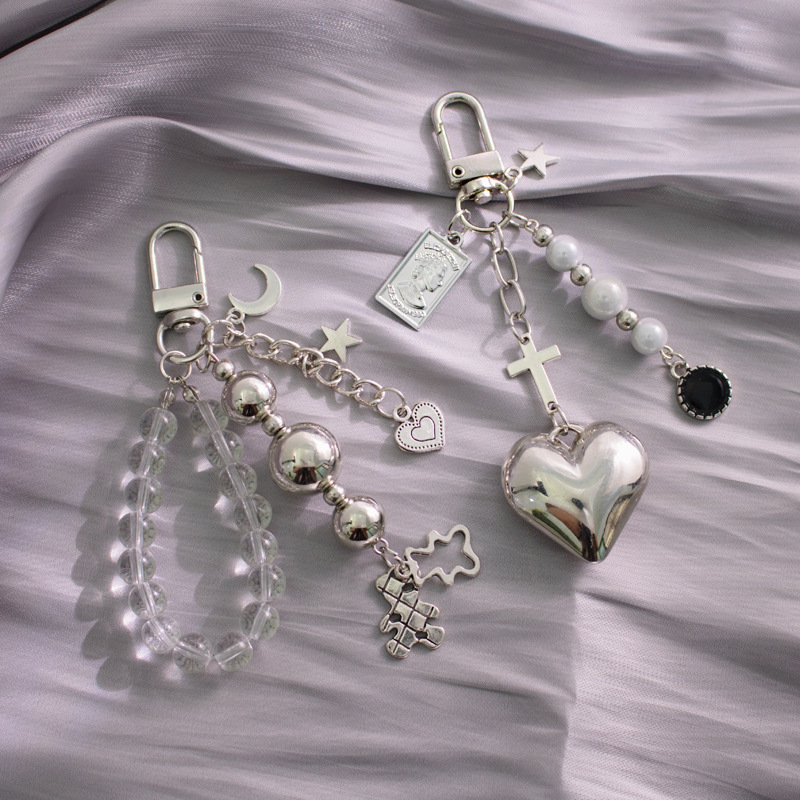 ins甜酷风串珠包包挂件金属黑白银小熊爱心十字架汽车钥匙扣挂饰详情3