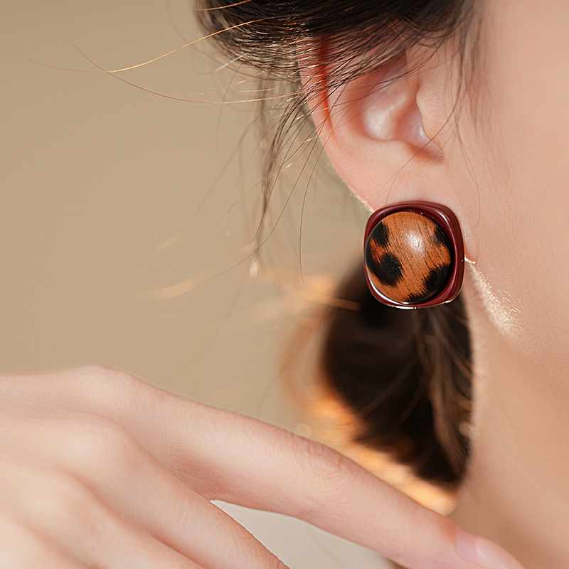 银针欧美复古皮革豹纹方形耳钉小众复古风耳环跨境气质高级感耳饰详情6