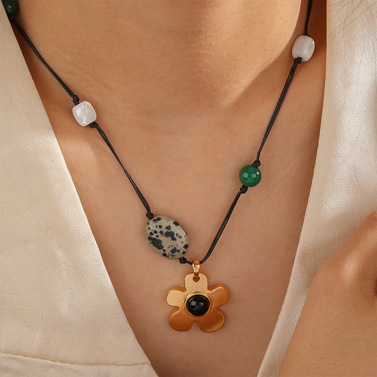Nasha Ethnic style wax rope spotted stone flower pendant necklace design sense, niche collarbone chain, fashionable and versatile necklace pic 9