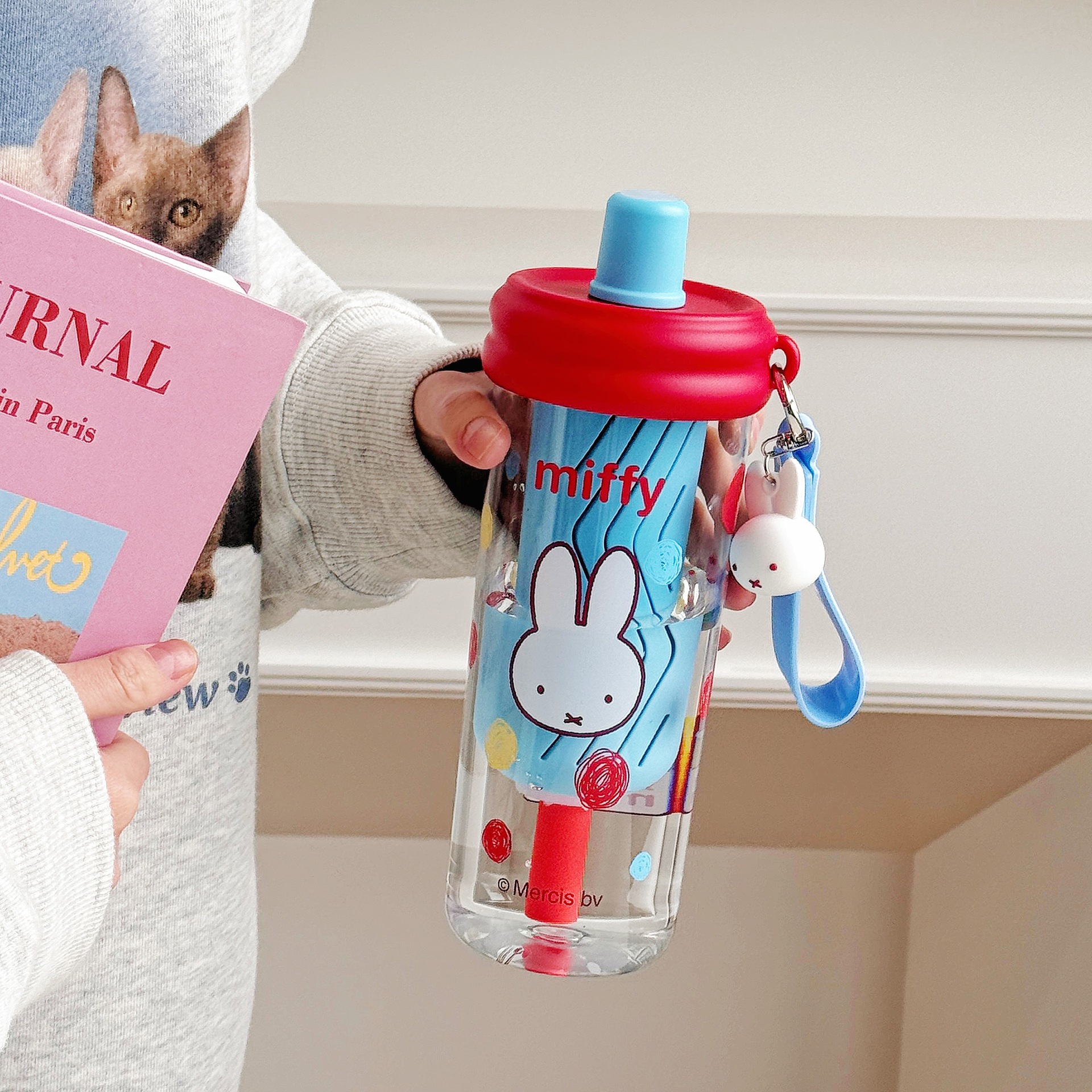 The new Miffy Rabbit plastic straw cup, cartoon tritan water cup, student high appearance level, tea-water separation dual-drinking cup pic 3