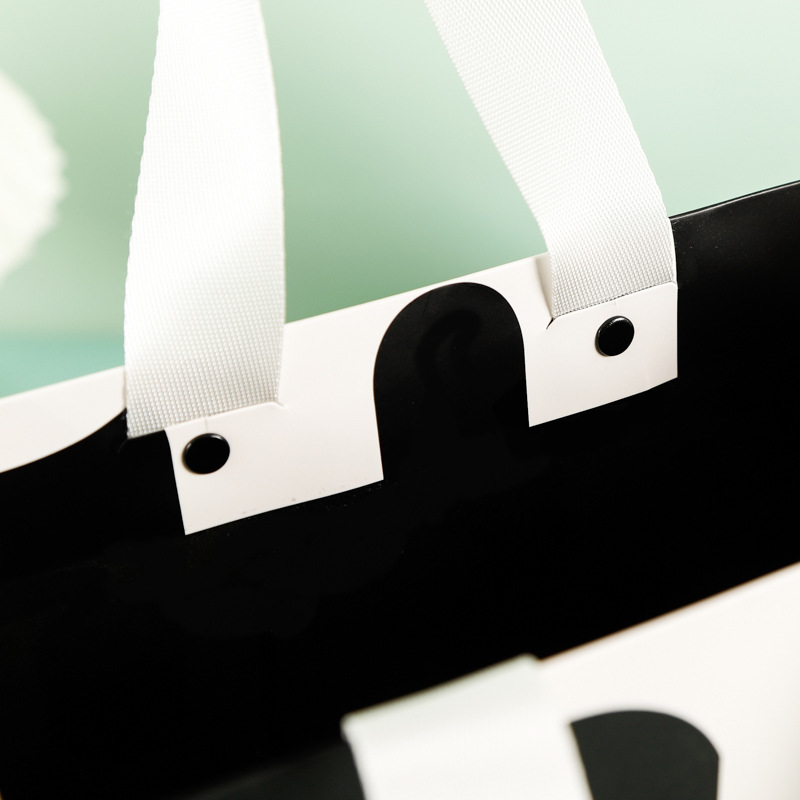 Hand-held paper bags are available for wholesale, including gift shopping bags, clothing bags, gift bags, cosmetics and jewelry bags. Logos can be printed pic 12