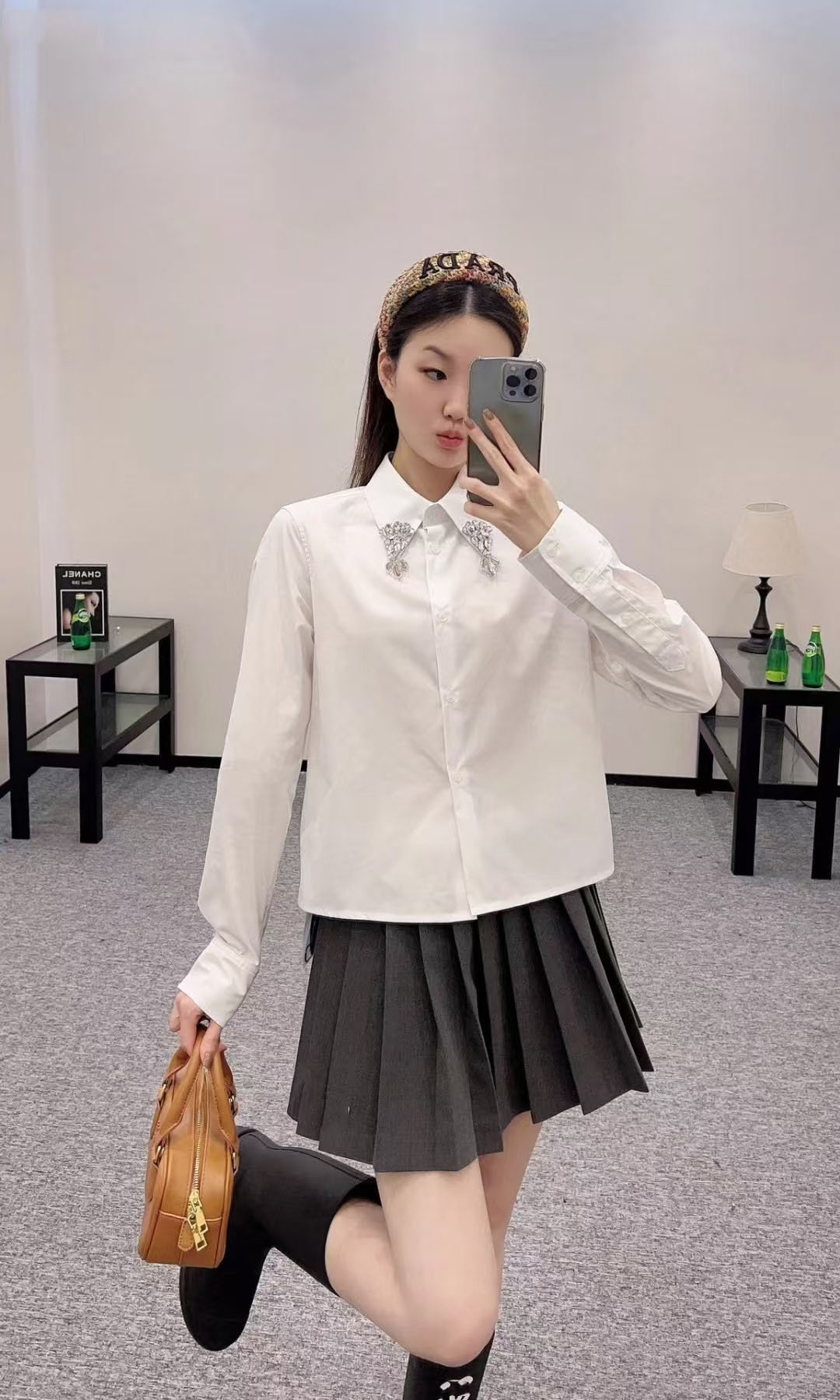 新款高品质P家少女风重工镶钻POLO领百搭简约长袖短款衬衫女详情5