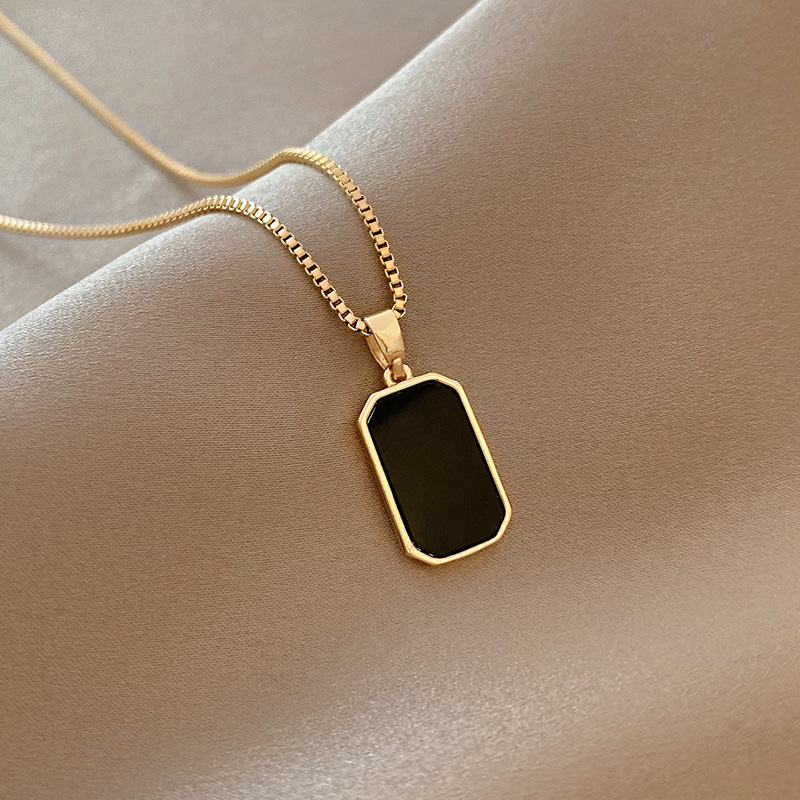 Titanium steel vacuum electroplated, simple and elegant, arc-shaped smiling, zircon gold necklace, collarbone chain, internet-famous neckchain accessory pic 1
