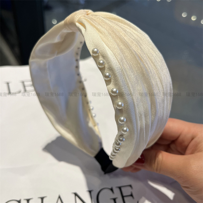 The new spring and summer headwear features a double-layer fabric with pleated yarn and asymmetrical beaded knots in the middle, creating a gentle and elegant hairband pic 4