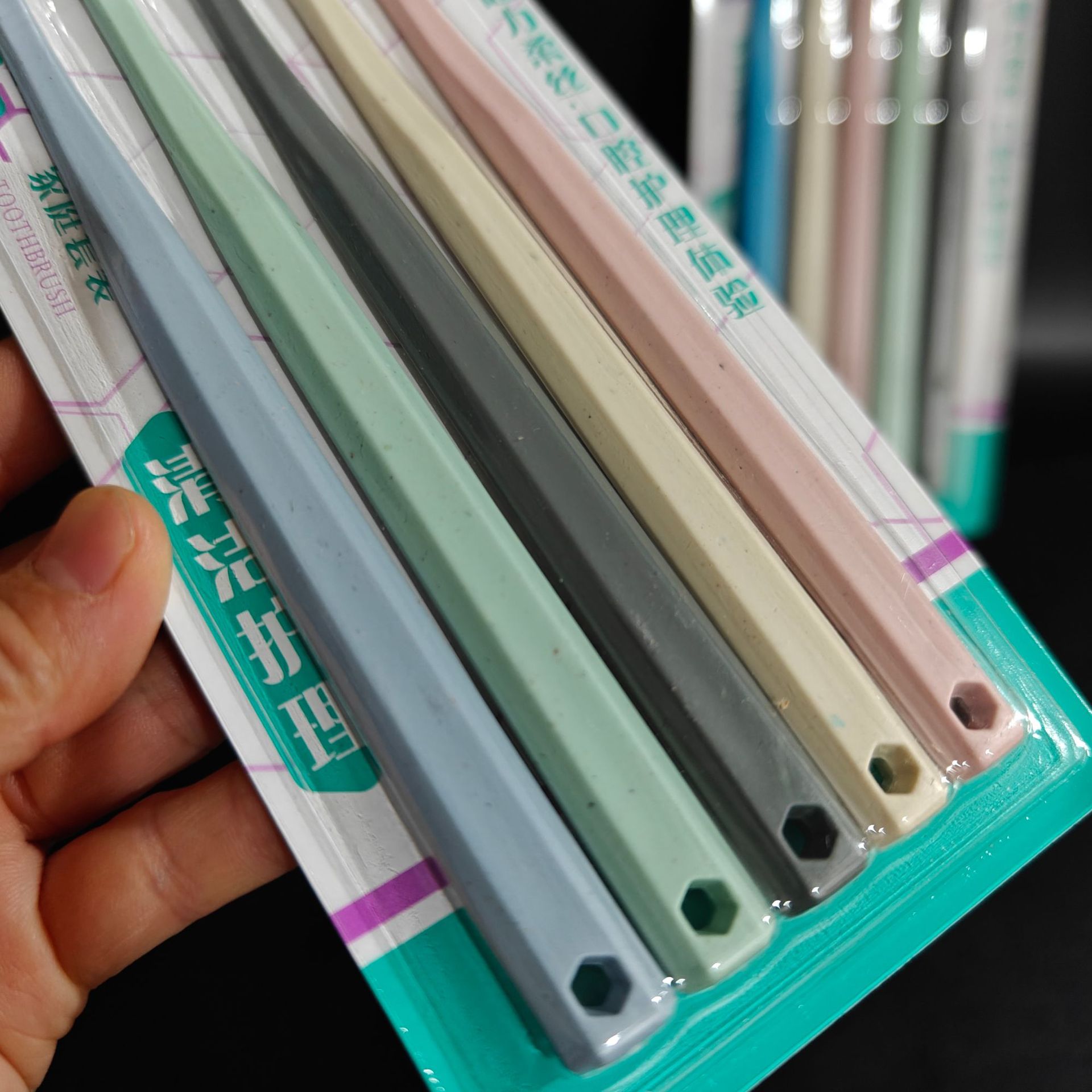 【 Zone 2-12 】ZH-104 five toothbrushes, 72 cards per box, 288 yuan per case. ZH-104 five toothbrushes with handles and holes for hanging. Solid color soft bristle fine toothbrush, wholesale for 2 yuan pic 4