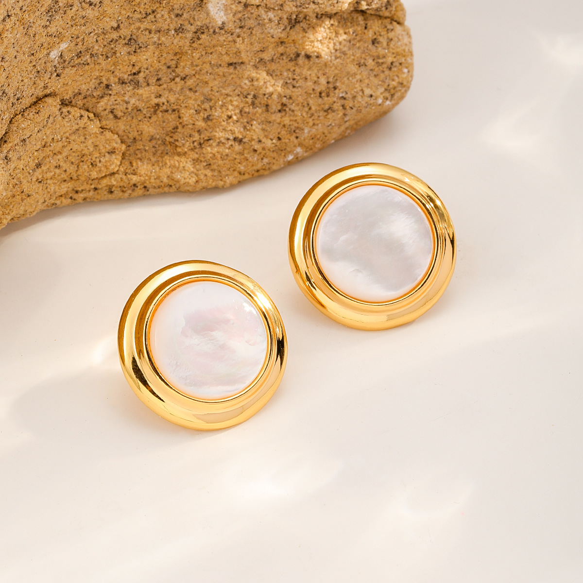 Nasha Cross-border exclusive natural shell stud earrings, a niche and high-end look with a cold style, European and American earrings, versatile daily earrings pic 8
