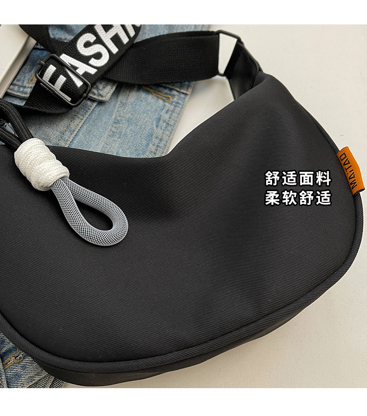 Casual nylon fabric bag for women, 2024 new trendy Korean style crossbody dumpling bag, versatile large-capacity canvas single-shoulder bag pic 3