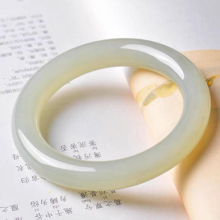 外蒙料青白玉 胖圆条 晴水女士手镯和田青玉女款仙女圆条新款玉镯详情6