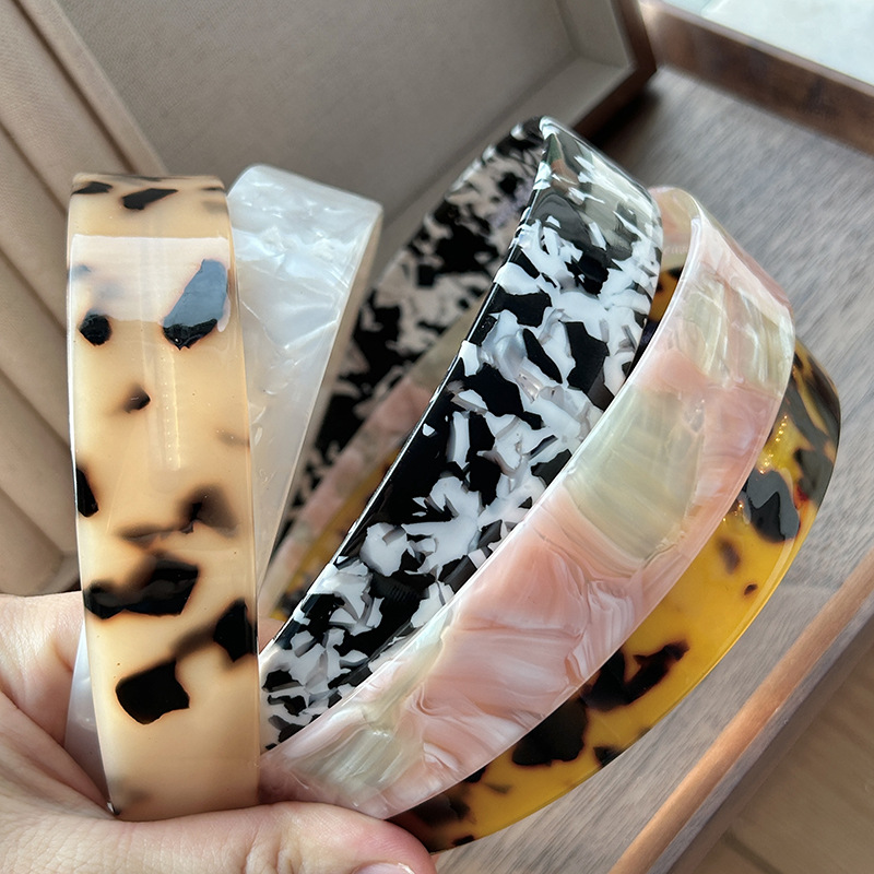 Korean acetate leopard print color hairband with teeth, anti-slip wide edge headband and hair clip, a versatile new for French style women going out pic 7