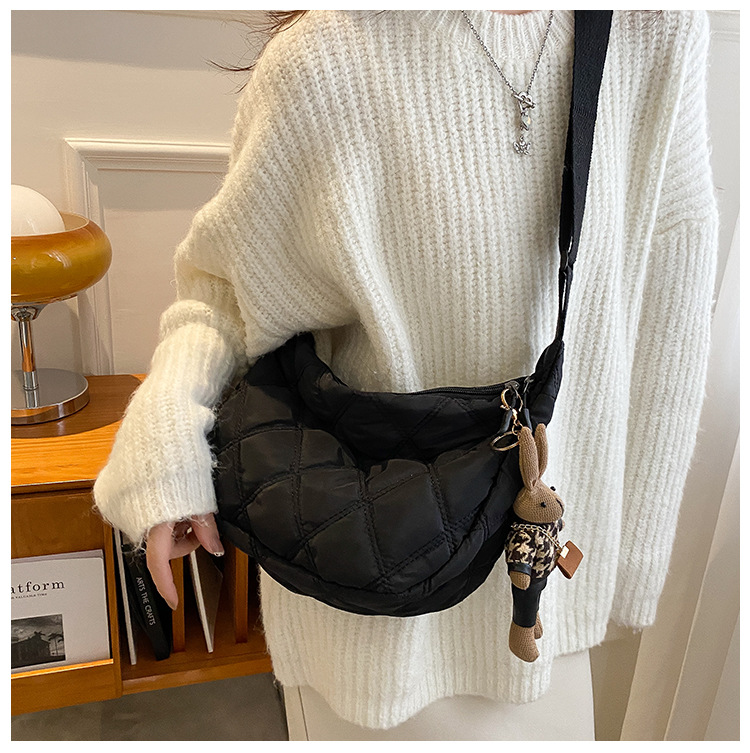 The new, trendy and fashionable single-shoulder crossbody bag with diamond-patterned embroidery thread for women in 2021, the popular dumpling bag pic 37