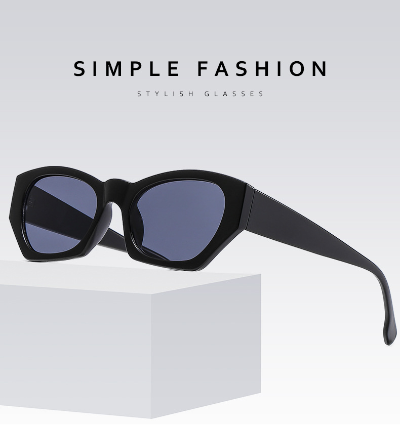 2025 New trendy sunshade sunglasses, fashionable street style small-frame sunglasses, Douyin influencer model walking the runway, Instagram female pic 2