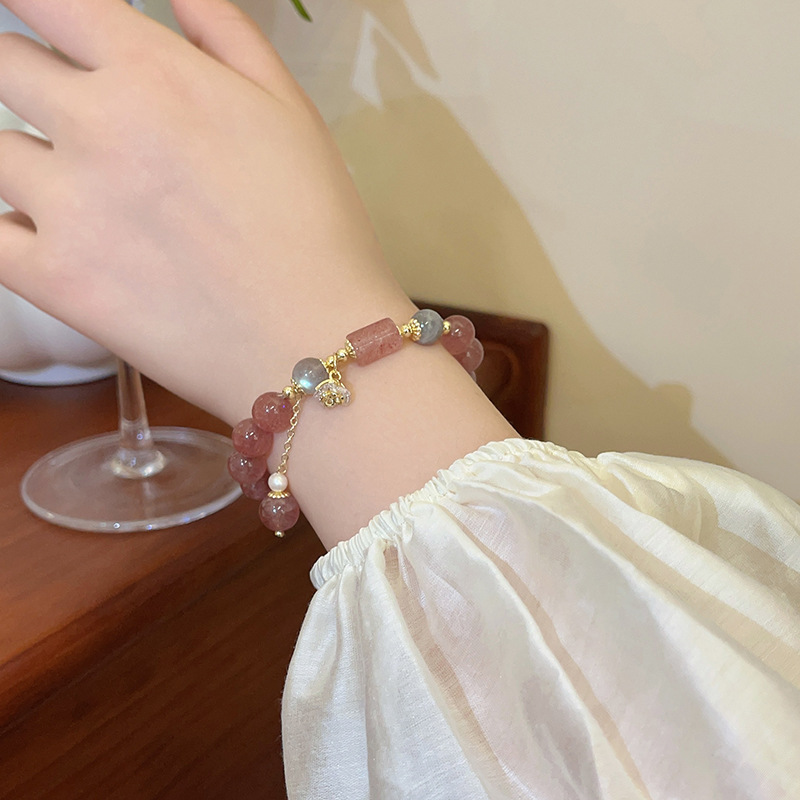 Cute pink strawberry crystal beaded bracelet, light luxury and niche design, high-end flower pendant bracelet wholesale pic 15