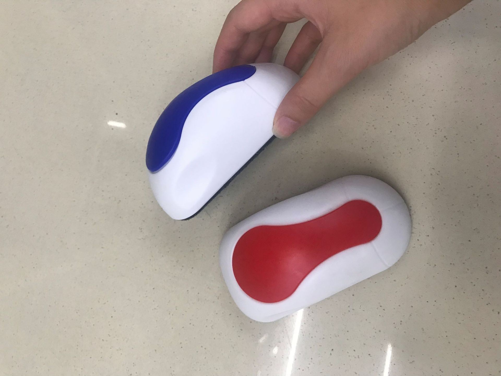 厂家直供办公文教鼠标板擦可擦塑料板一件代发带磁性毛毡白板擦详情2